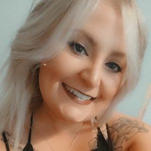 Meet your Posher, Adrianna